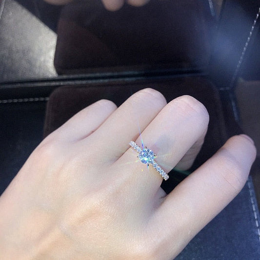 Frauen Trendy Shiny Kristall Ring Einfachheit Elegante Temperament Verlobung Hochzeit Schmuck
